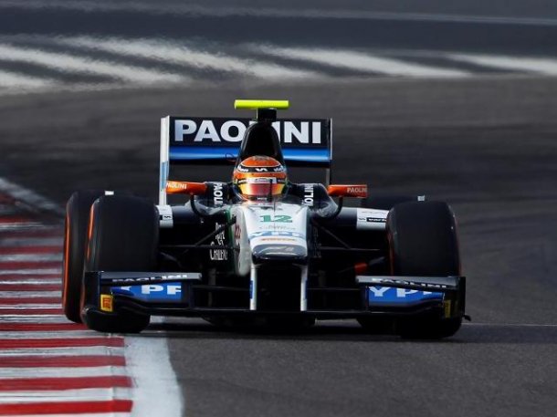 Regalia girando en Bahrein (foto: Sam Bloxham/LAT Photographic)