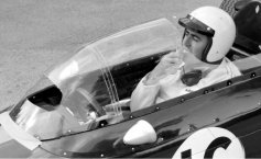 Brabham en 1967 probando el "parabrisas". 