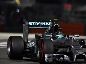 ROSBERG LE PONE FRENO A HAMILTON 