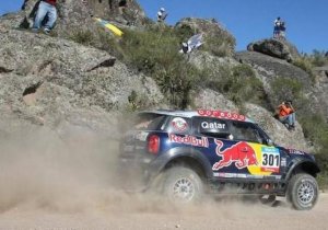 AUTOS: AL ATTIYAH ESTA COMODO EN LA PUNTA