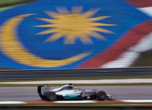 DOMINIO DE MERCEDES EN LAS PRUEBAS LIBRES 1 Y 2