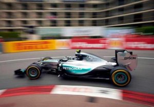 PAPELON DE MERCEDES: ROSBERG GANO UNA CARRERA INSOLITA