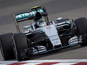 ROSBERG, EL MEJOR DEL PRIMER ENTRENAMIENTO BAJO LLUVIA