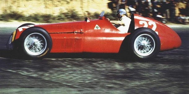 El Alfa Romeo 159 con Fangio al volante, ambos consiguieron el campeonato 1951. 