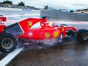 VETTEL  DOMINÓ EL DÍA 2 DE PIRELLI