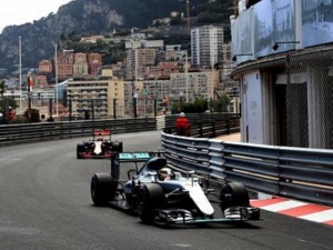 HAMILTON VOLVIÓ AL TRIUNFO