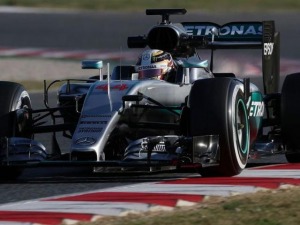 HAMILTON SIGUE DE RACHA