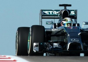 HAMILTON ARRANCO AL FRENTE