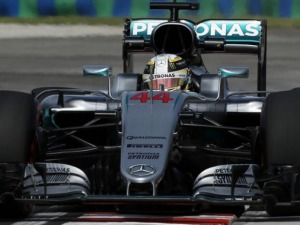 HAMILTON NO SE DA POR VENCIDO