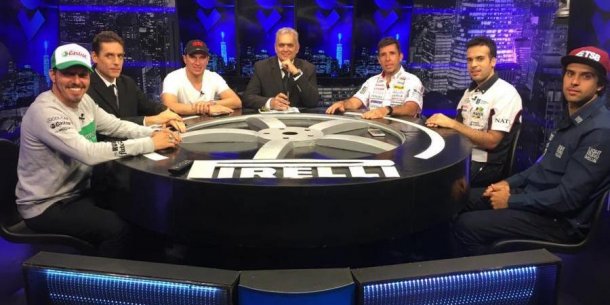 La mesa del programa donde terminan las carreras 