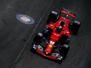 VETTEL GANÓ Y SE ALEJA