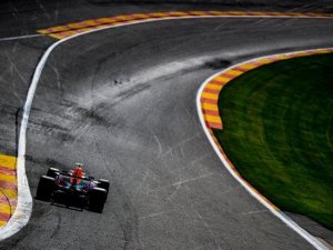 RÄIKKONEN Y HAMILTON DOMINARON LOS ENTRENAMIENTOS