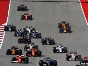 ¿LARGADA DE A TRES EN LA FORMULA 1?