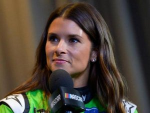 DANICA PATRICK SE DESPIDIÓ DEL AUTOMOVILISMO 