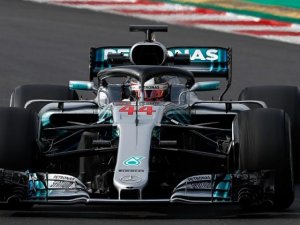 HAMILTON EXIGIÓ AL MÁXIMO SU MOTOR EN MELBOURNE