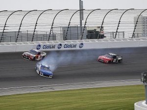 LARSON HABLO DE LA MANIOBRA CON BUSCH:"FUE UNO DE LOS MEJORES FINALES DE LA HISTORIA"