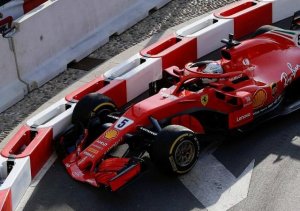 GOLPE DE VETTEL EN LA EXHIBICIÓN