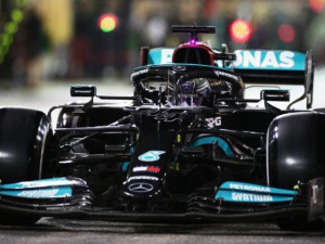 HAMILTON SE QUEDÓ CON LA CARRERA EN LA F1