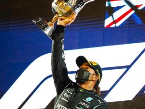 HAMILTON SIGUE FIRME