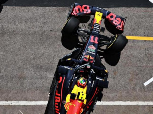 RED BULL DOMINÓ LOS PRIMEROS ENTRENAMIENTOS DEL GP DE AZERBAIYÁN