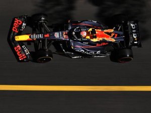 VERSTAPPEN ACELERÓ SOBRE EL CIERRE Y SE QUEDÓ CON LA POLE POSITION