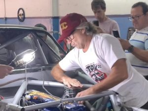 MARCOS DI PALMA PREPARÓ UN CHEVROLET PARA LLEVAR GENTE EN RAFAELA 