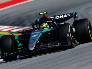 HAMILTON LE BAJÓ EL TELÓN AL VIERNES DE LA F1 EN ESPAÑA