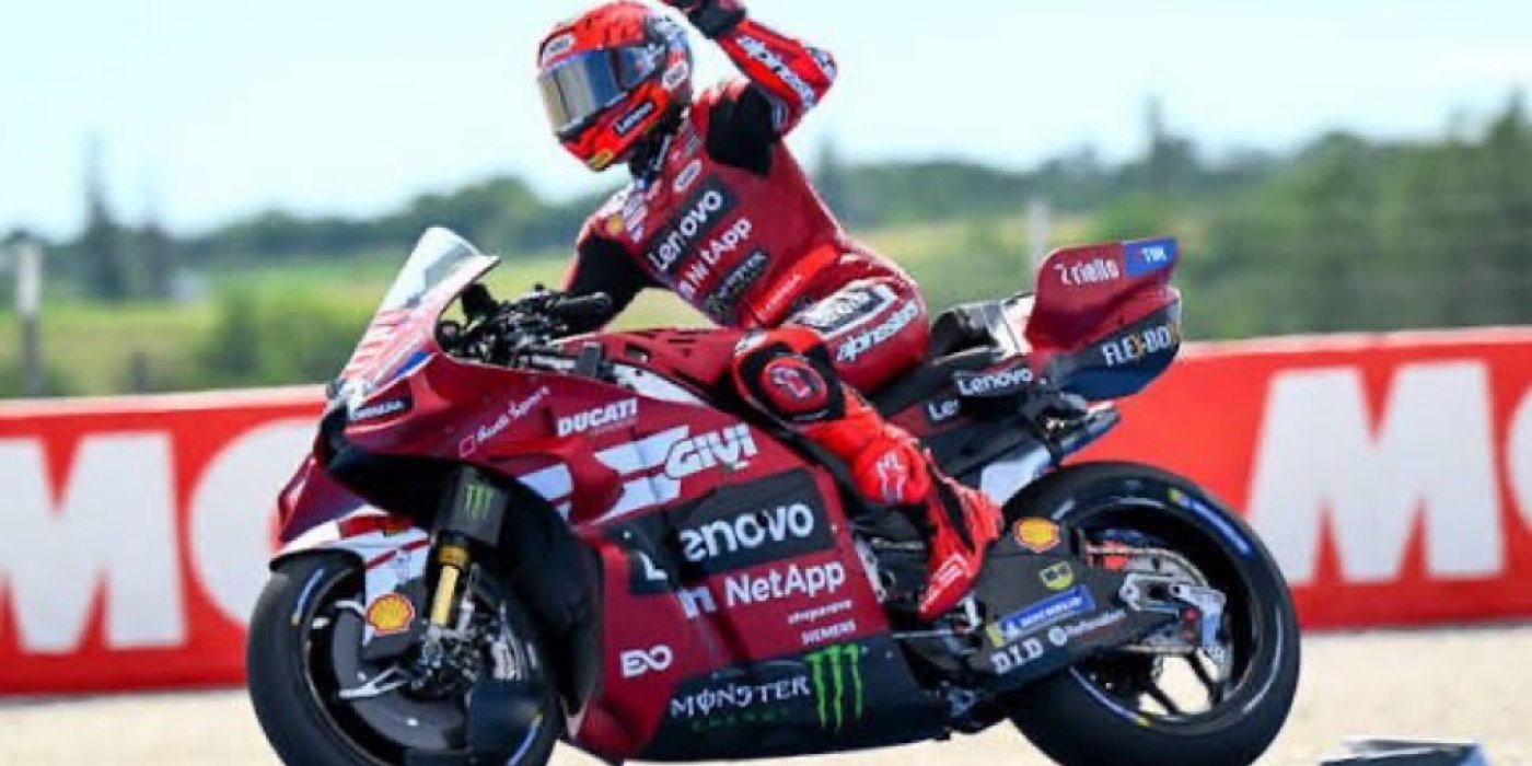MARC MÁRQUEZ GANÓ EN MISANO 